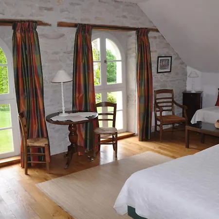Casa de Férias Domaine Du Chateau La Rhue Grand Espace Piscine *