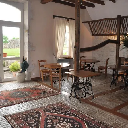 Domaine Du Chateau La Rhue Grand Espace Piscine Holiday home